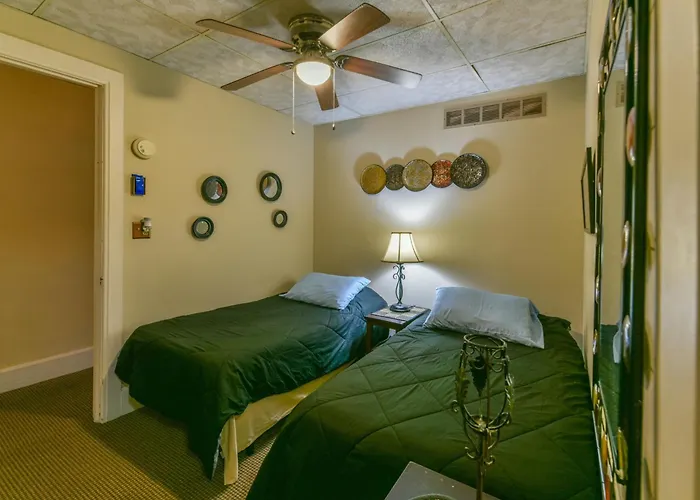 Main Street Two Bedroom In Galena-great Location! *