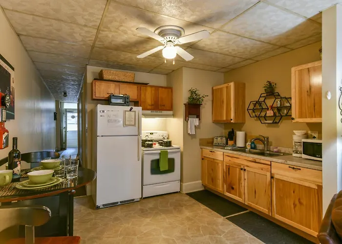 Main Street Two Bedroom In Galena-great Location! Galena