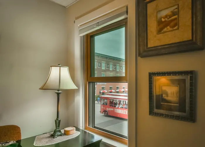 Main Street Two Bedroom In Galena-great Location! Galena
