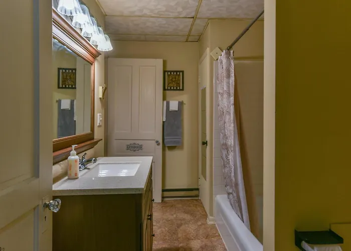 Main Street Two Bedroom In Galena-great Location! * Galena